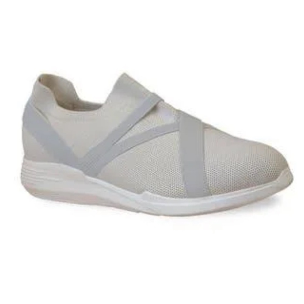 Munro Dash Laceless Sock Style Sneakers In Sand Size 5